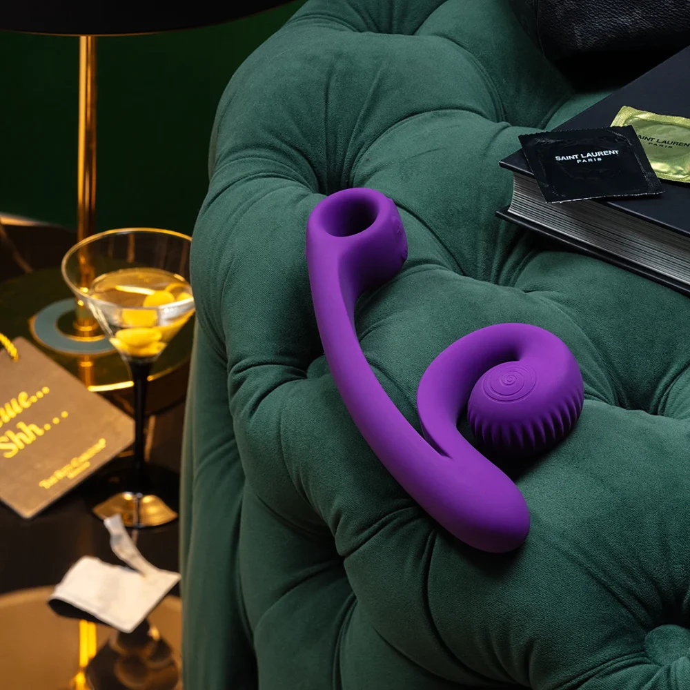 Snail Vibe Original, flexible vibrator, the insertion depth of a dildo and the double stimulation of a rabbit vibrator in pink color.